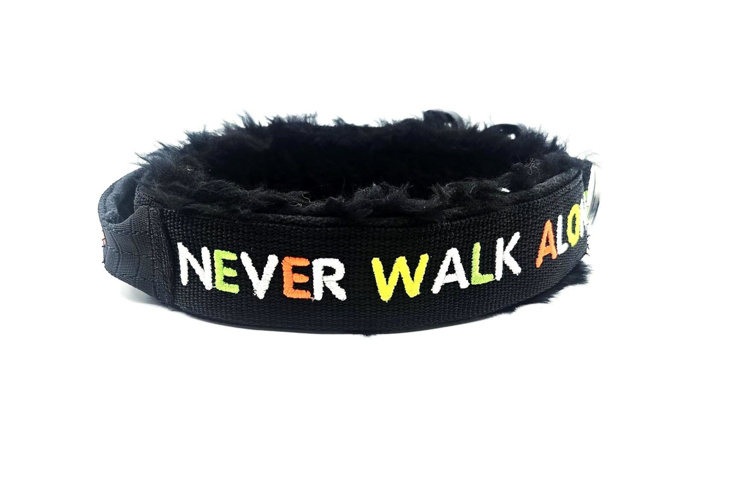 HALSBAND -NEON NEVER WALK ALONE 👣🐾 52–57 cm