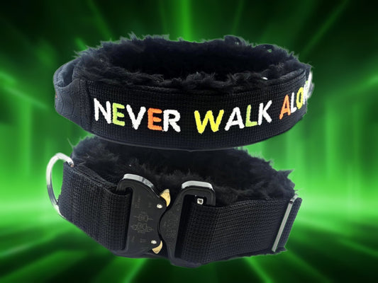 HALSBAND -NEON NEVER WALK ALONE 👣🐾 52–57 cm